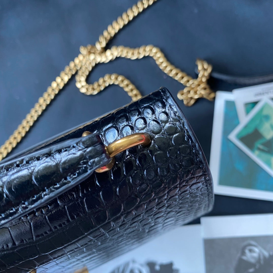 Kate Schultertasche mit Krokoprägung