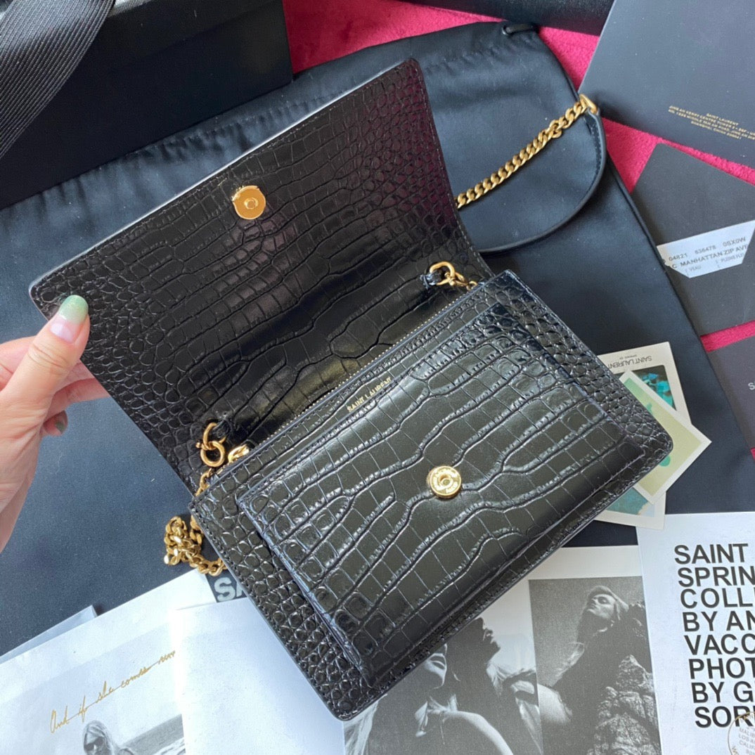 Kate Schultertasche mit Krokoprägung