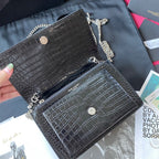 Kate Schultertasche mit Krokoprägung