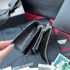 Kate Schultertasche mit Krokoprägung