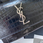 Kate Schultertasche mit Krokoprägung