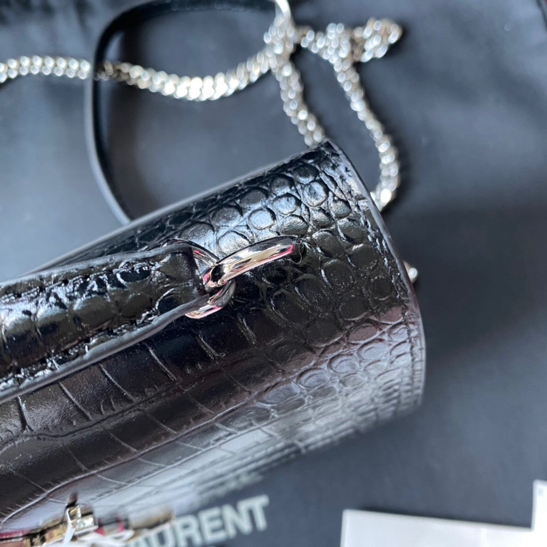 Kate Schultertasche mit Krokoprägung