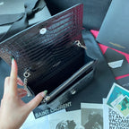 Kate Schultertasche mit Krokoprägung