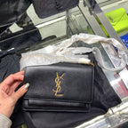 Kate Schultertasche mit Krokoprägung