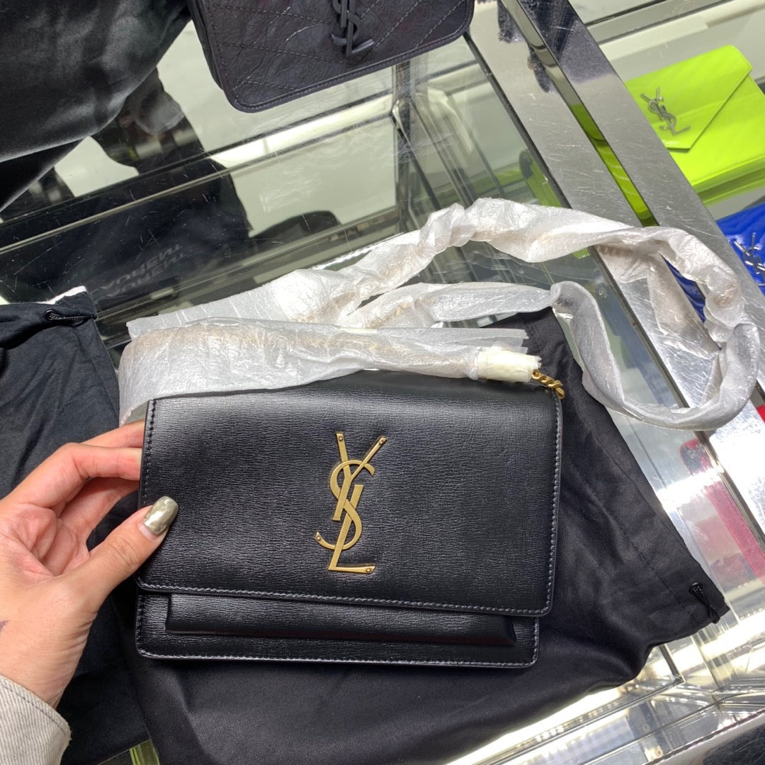 Kate Schultertasche mit Krokoprägung