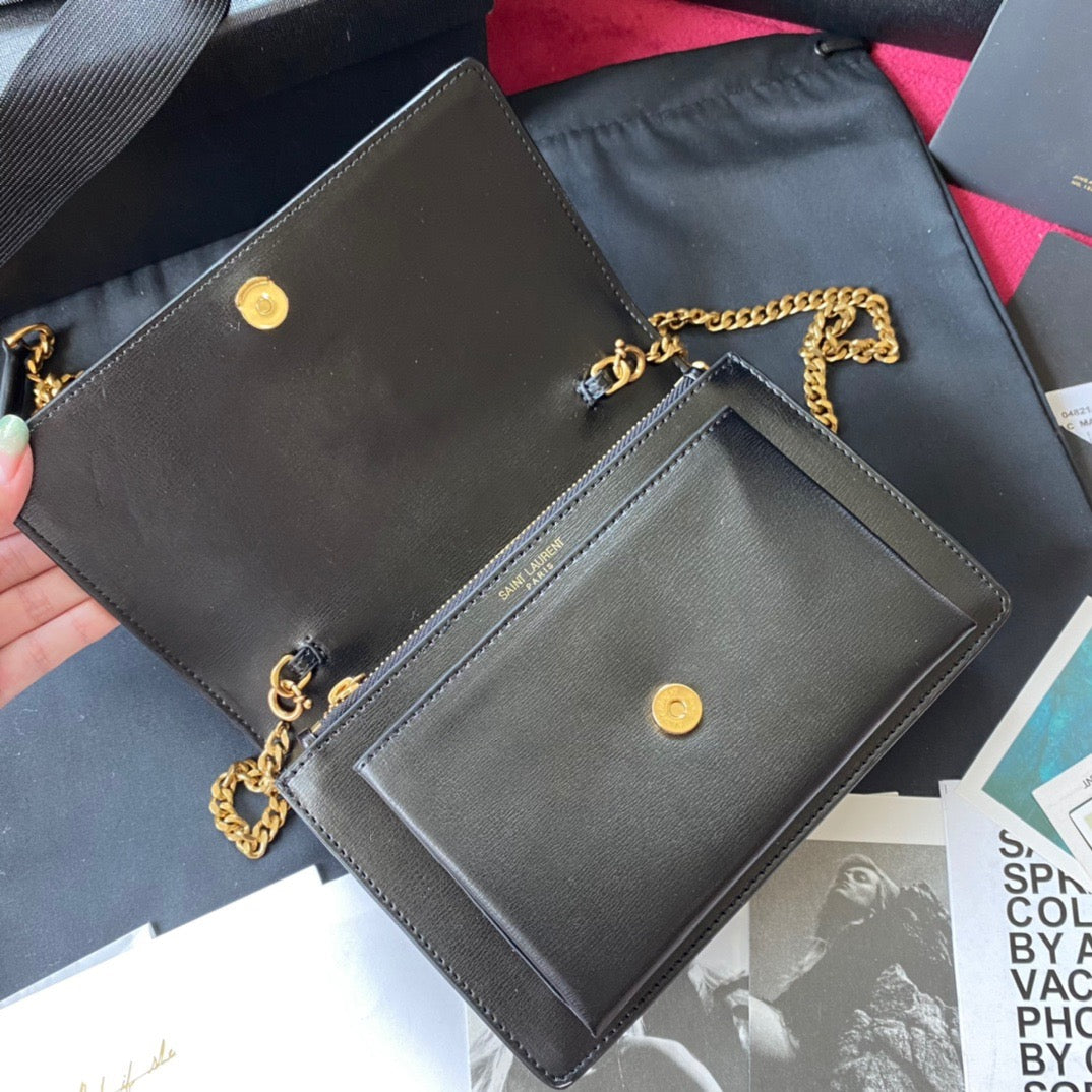 Kate Schultertasche mit Krokoprägung