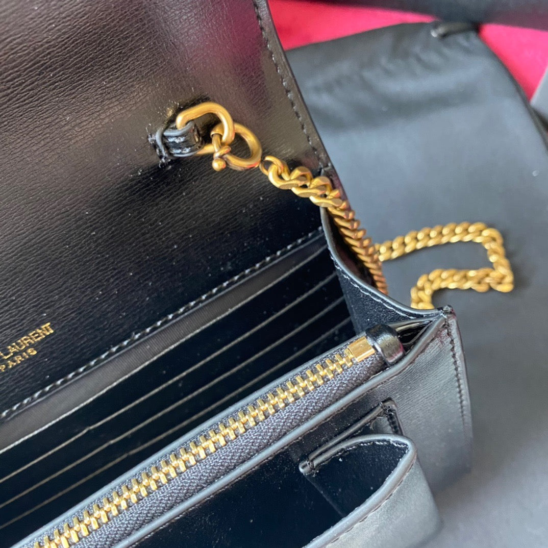 Kate Schultertasche mit Krokoprägung