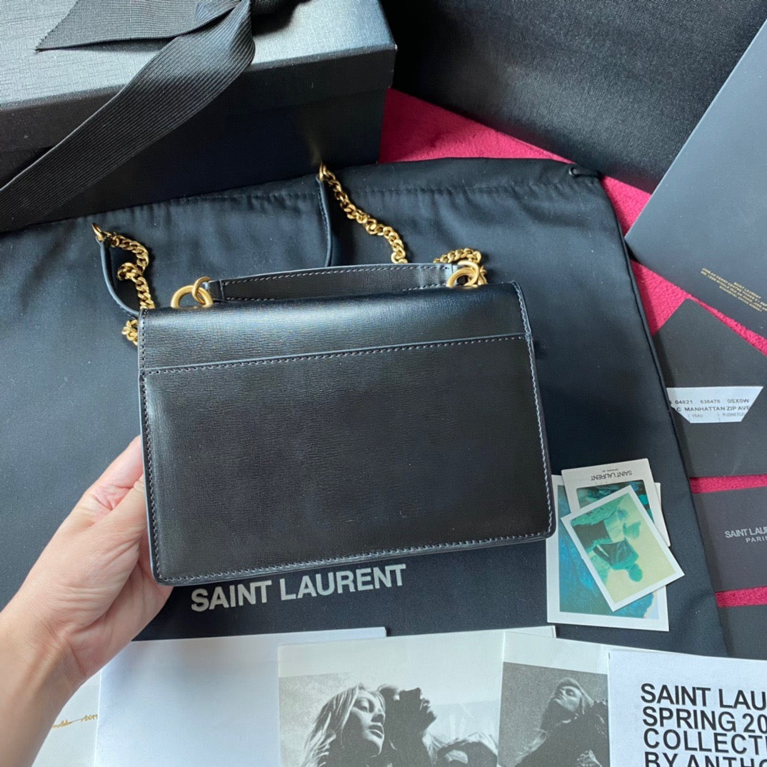 Kate Schultertasche mit Krokoprägung