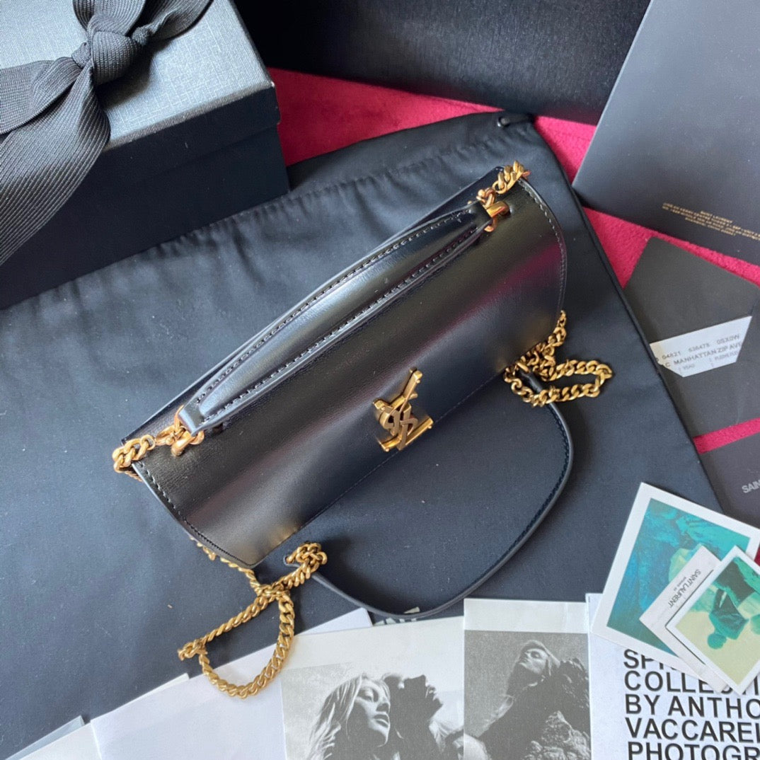 Kate Schultertasche mit Krokoprägung