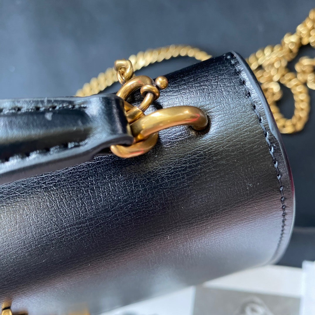 Kate Schultertasche mit Krokoprägung