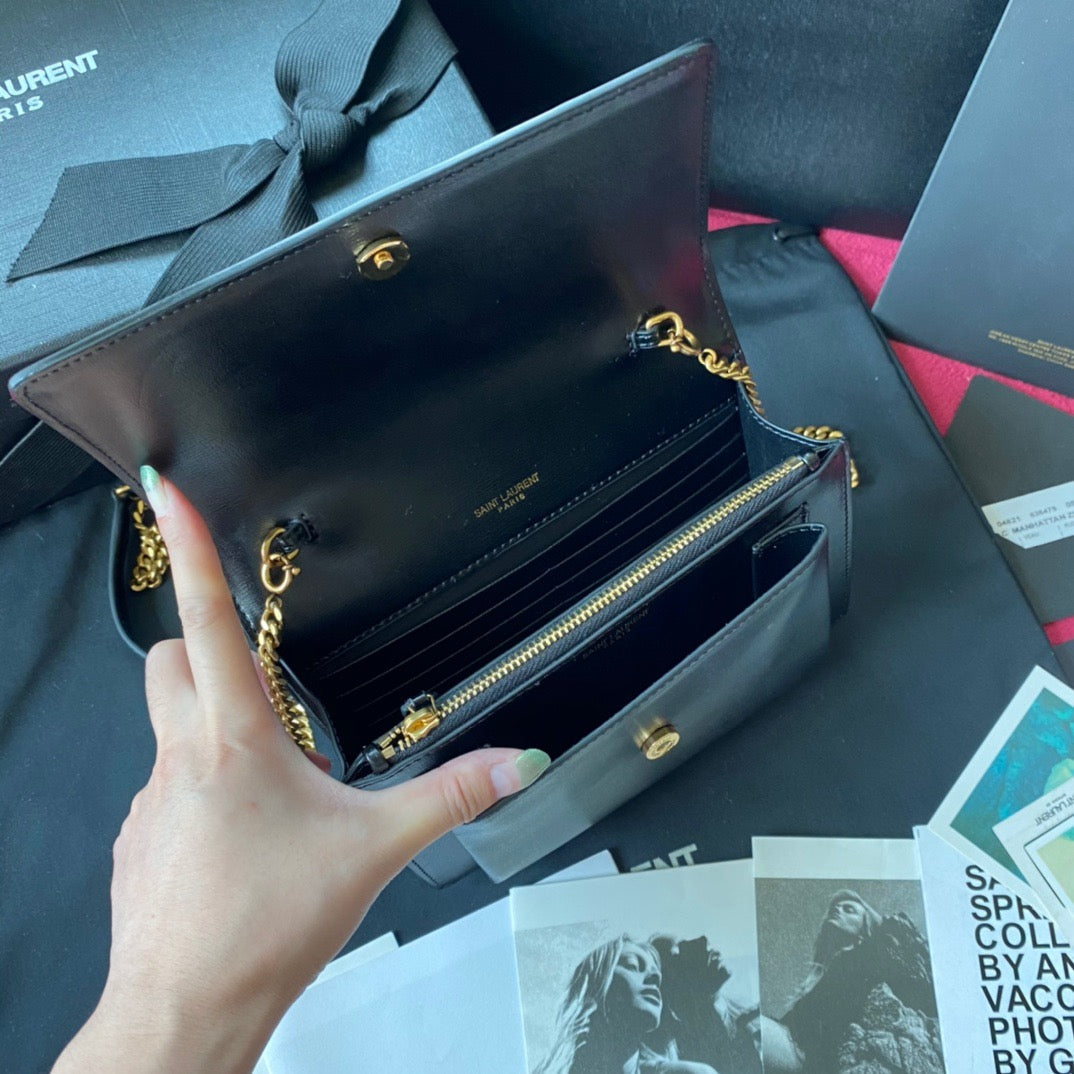 Kate Schultertasche mit Krokoprägung