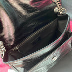 Niki Schultertasche aus geknittertem Leder mit Kette
