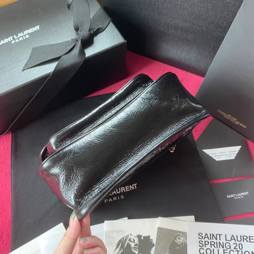 Niki geraffte Schultertasche