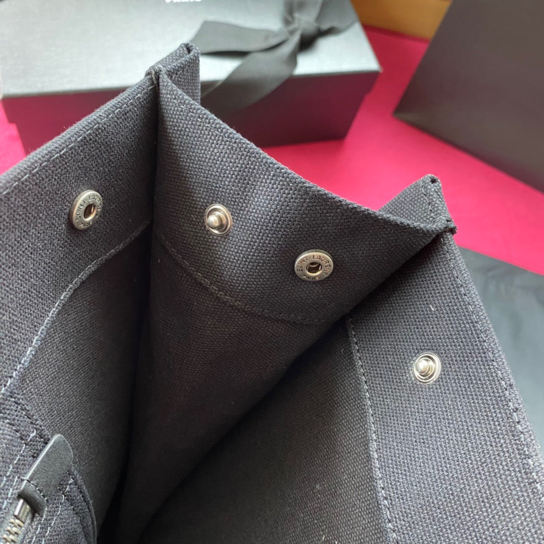 Schwarze Tragetasche