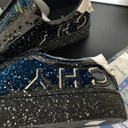 Schwarze Turnschuhe