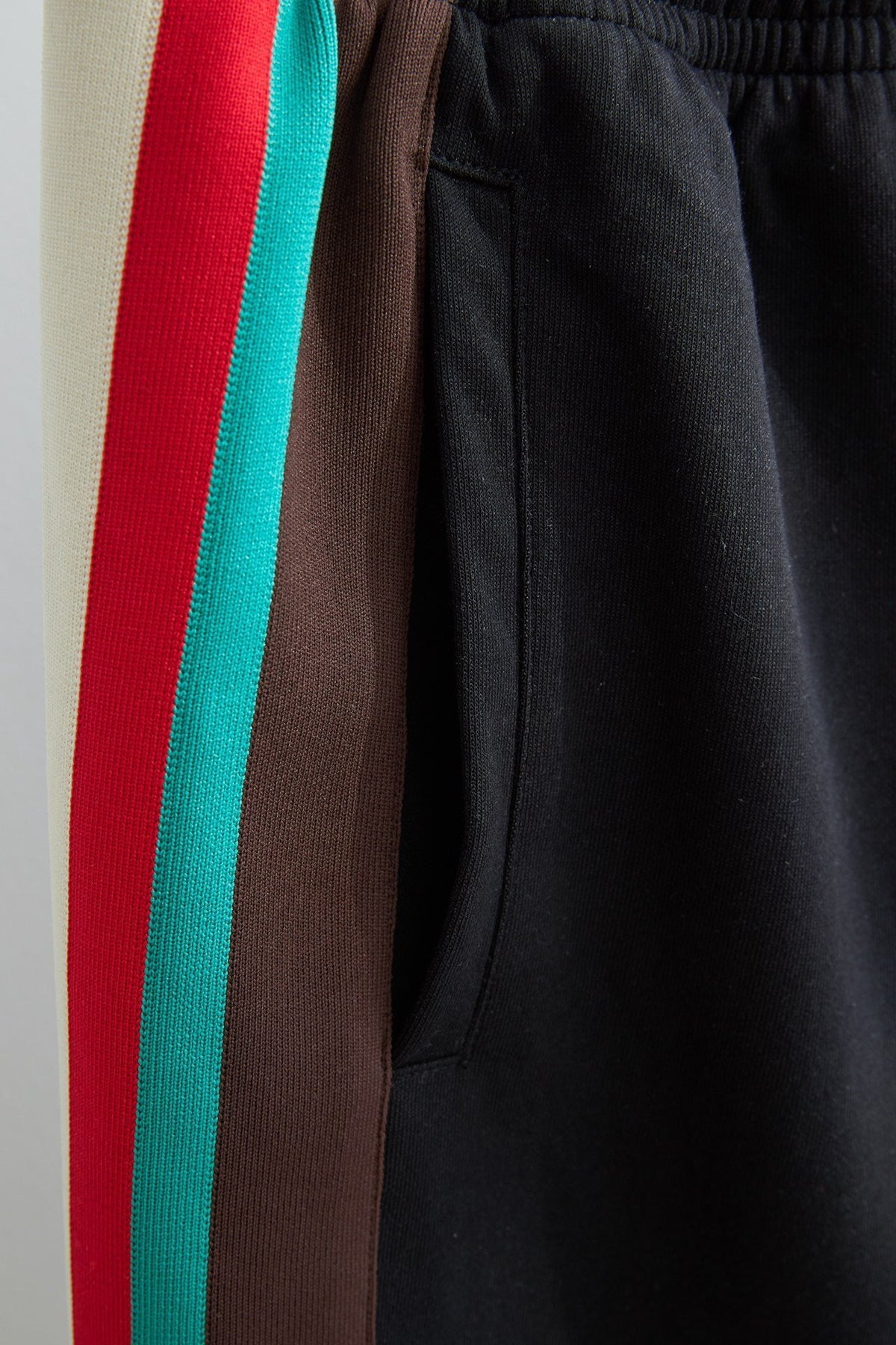 Schwarzer Jersey mit Seitenstreifen und Kordelzug – Herren