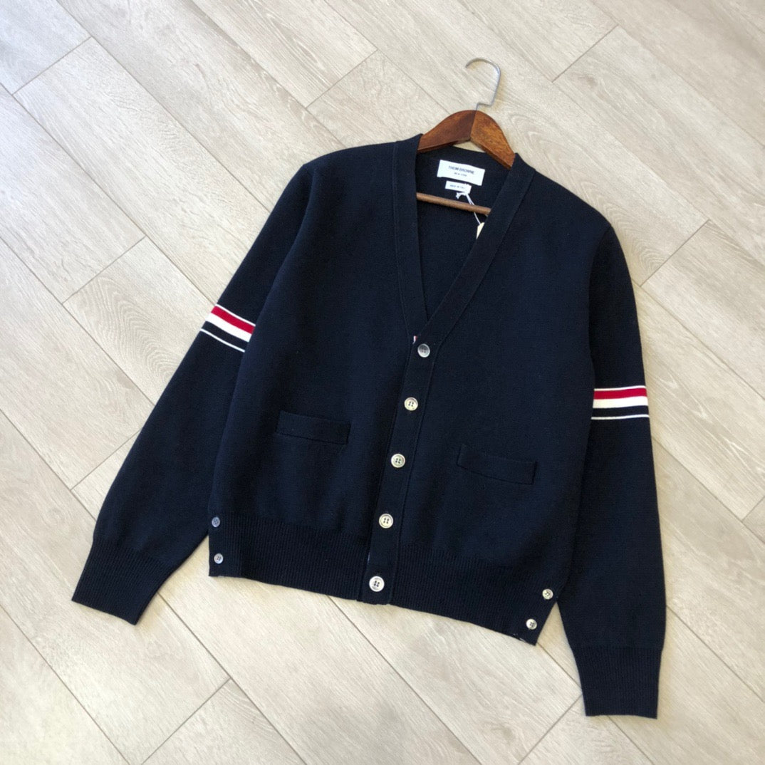 Marineblauer Cardigan mit Ärmelstreifen aus Wolle – Herren