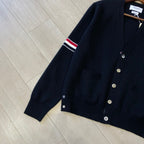 Marineblauer Cardigan mit Ärmelstreifen aus Wolle – Herren