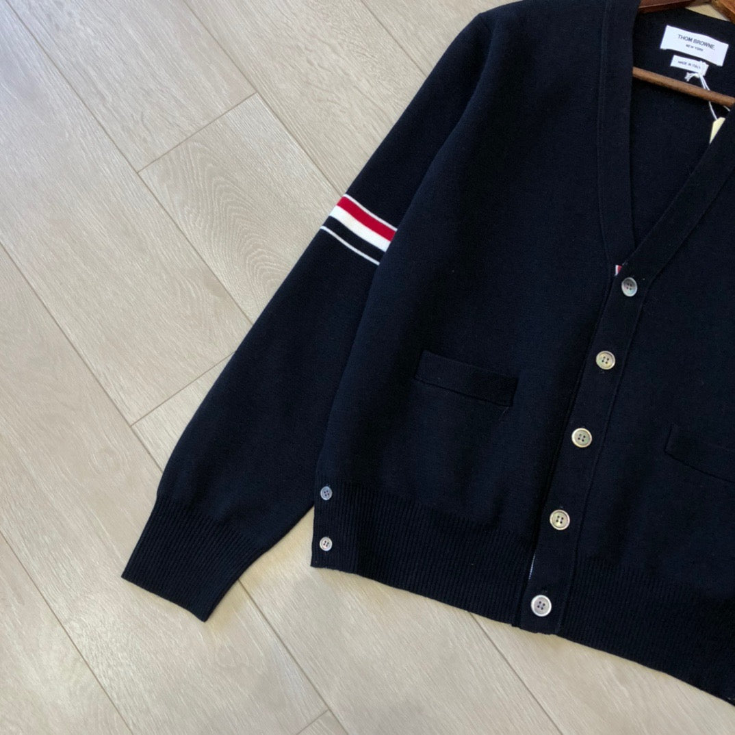 Marineblauer Cardigan mit Ärmelstreifen aus Wolle – Herren