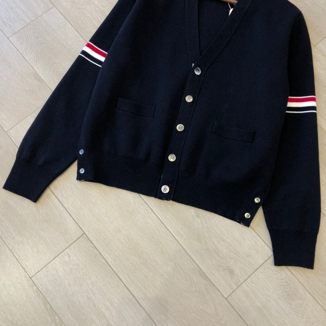 Marineblauer Cardigan mit Ärmelstreifen aus Wolle – Herren