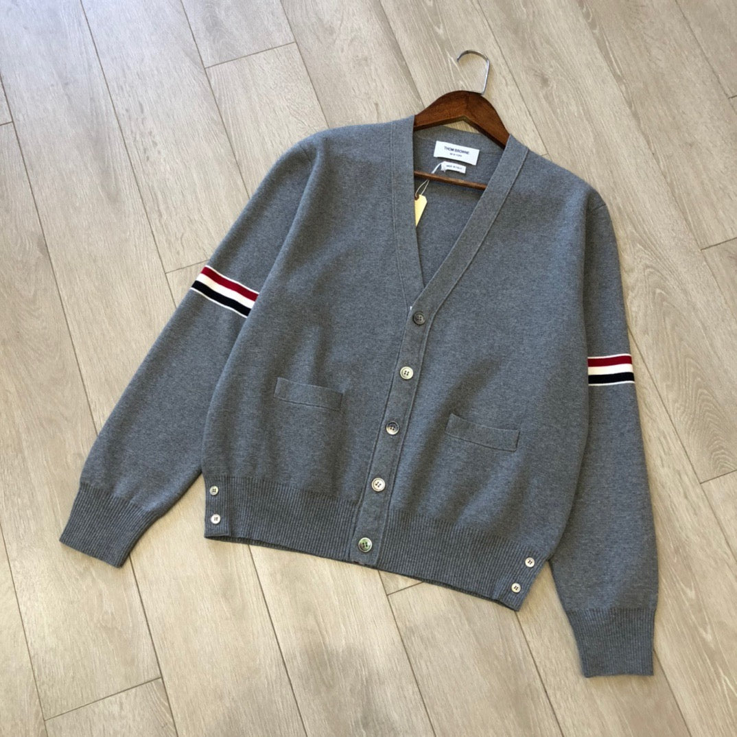 Marineblauer Cardigan mit Ärmelstreifen aus Wolle – Herren