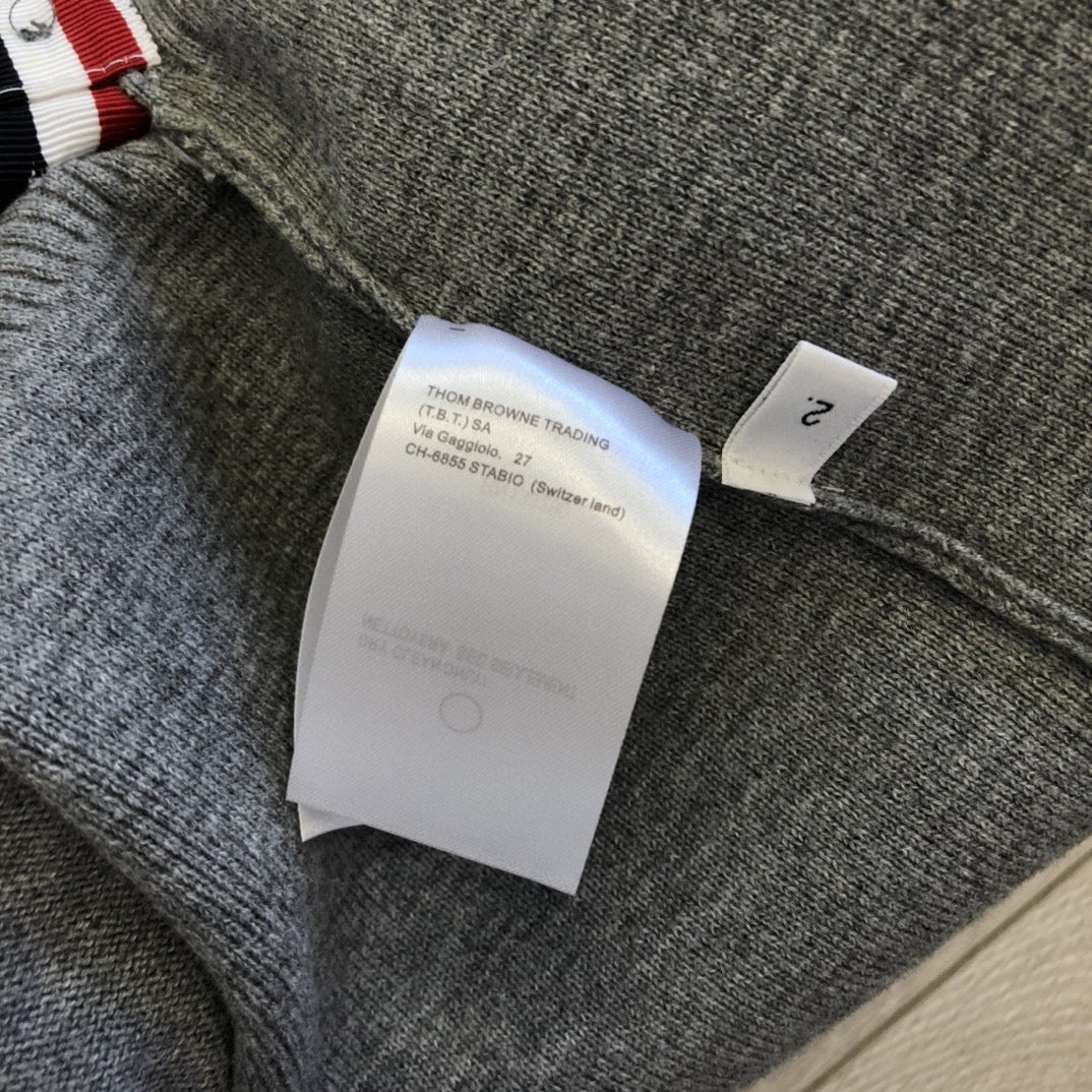 Marineblauer Cardigan mit Ärmelstreifen aus Wolle – Herren