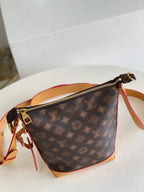 Braune und gelbe Beuteltasche