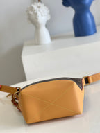 Braune und gelbe Beuteltasche