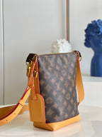 Braune und gelbe Beuteltasche