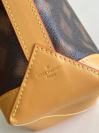Braune und gelbe Beuteltasche