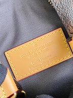 Braune und gelbe Beuteltasche