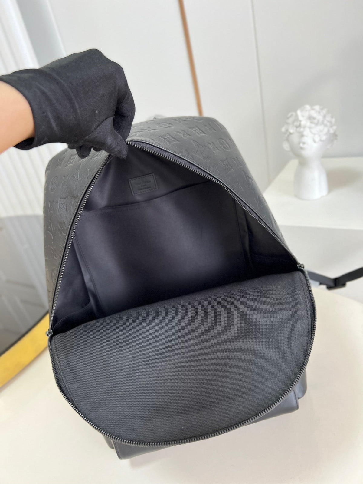Schwarz-grauer Rucksack