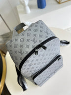 Schwarz-grauer Rucksack