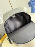 Schwarz-grauer Rucksack
