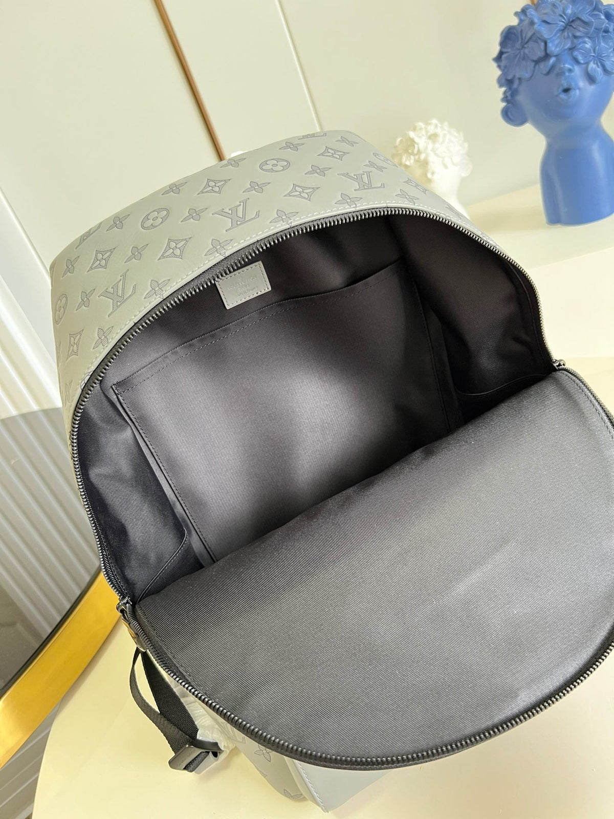 Schwarz-grauer Rucksack