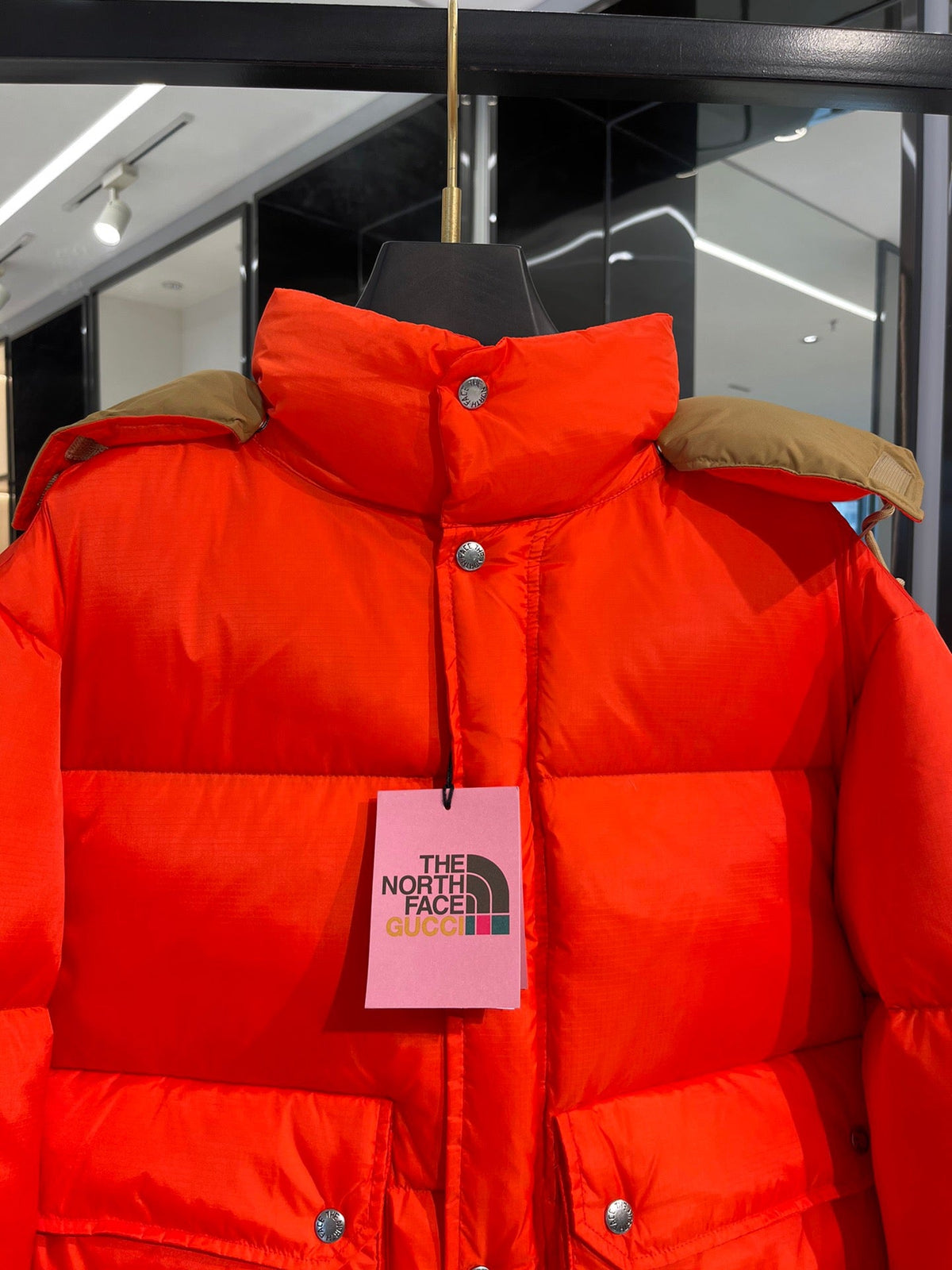 Weiß-rote Pufferjacke für Herren