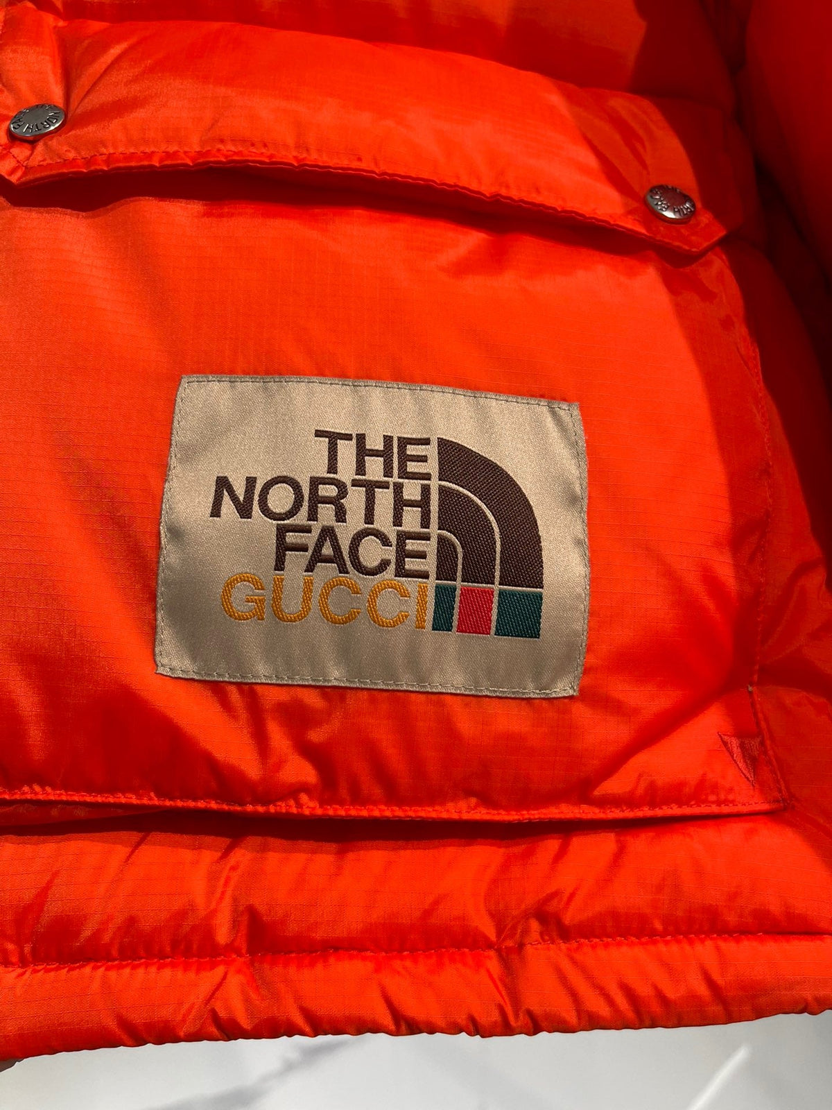 Weiß-rote Pufferjacke für Herren