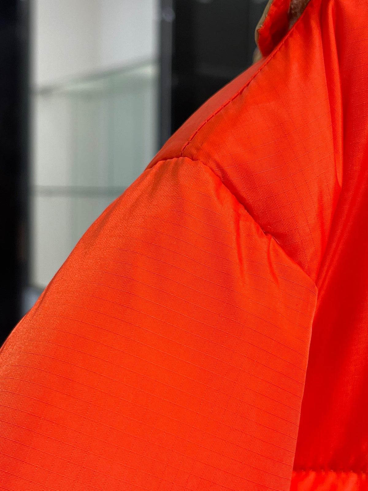 Weiß-rote Pufferjacke für Herren