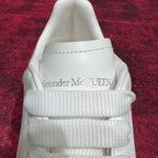 Weiße Turnschuhe