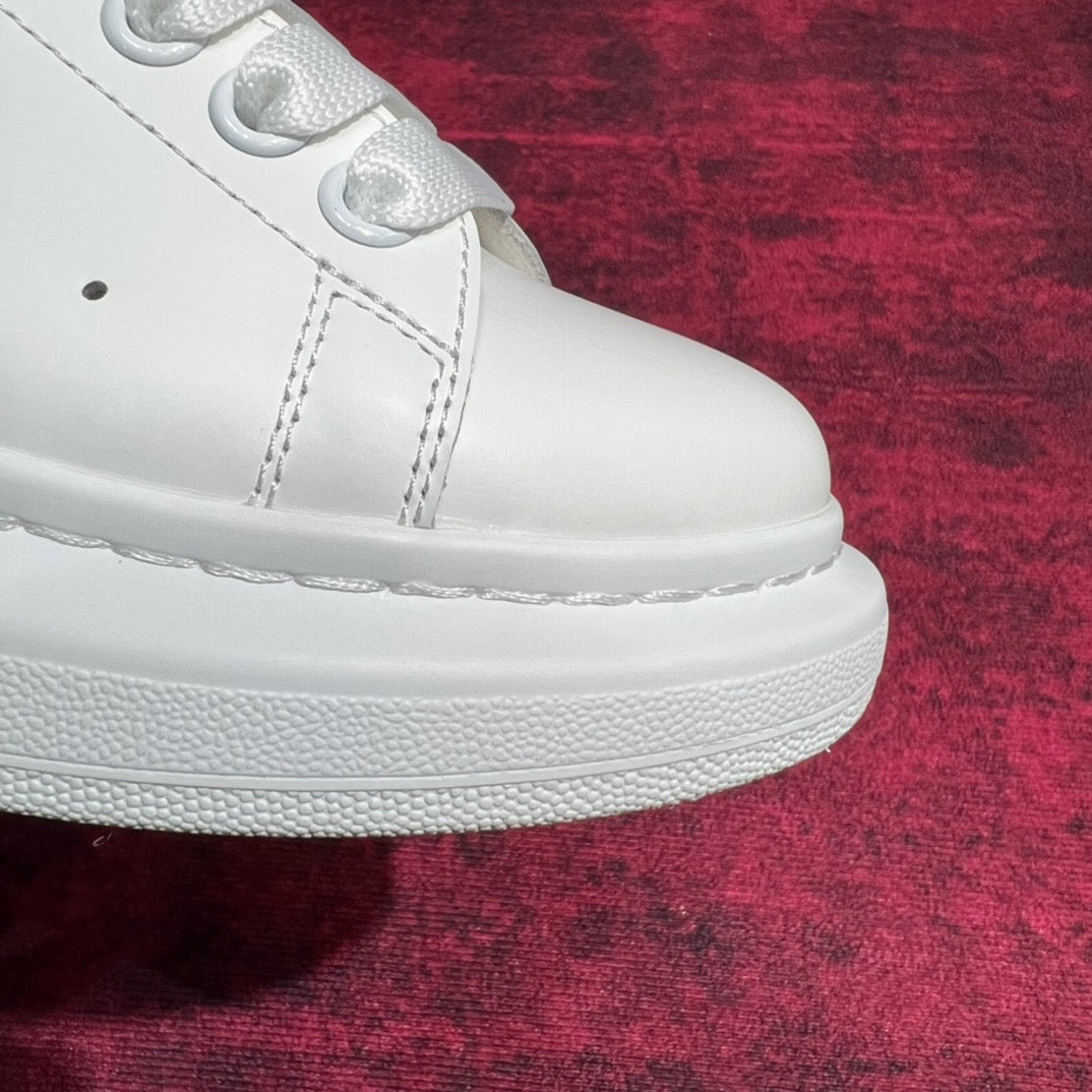 Weiße Turnschuhe