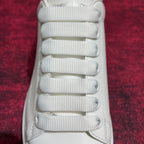 Weiße Turnschuhe