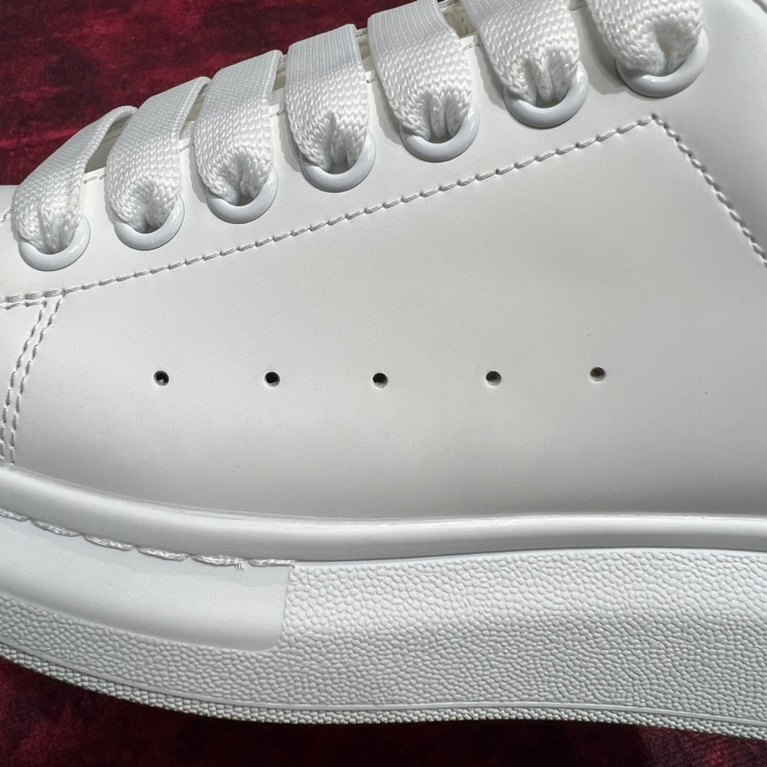 Weiße Turnschuhe