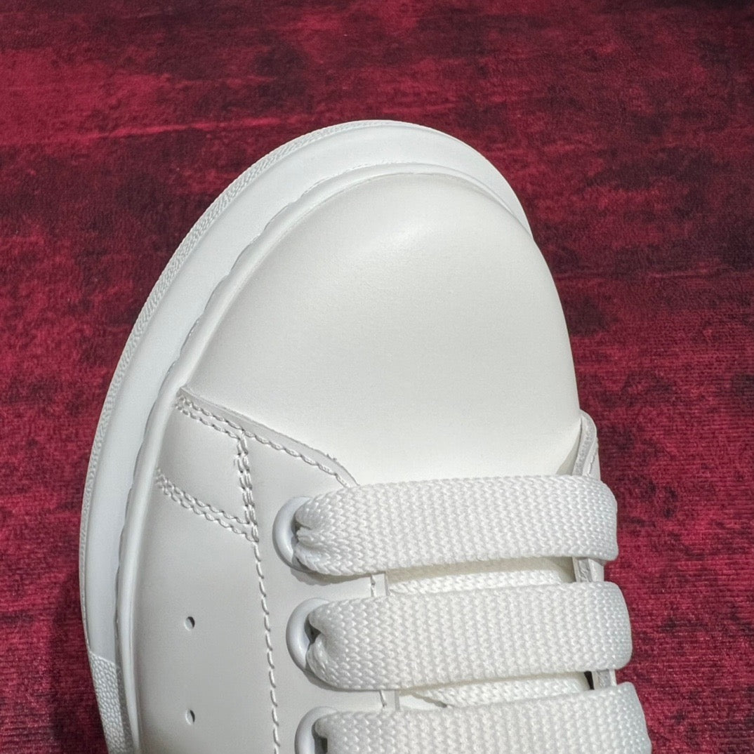 Weiße Turnschuhe