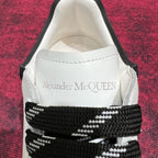 Weiße Turnschuhe