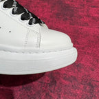 Weiße Turnschuhe