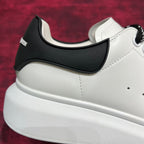 Weiße Turnschuhe