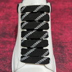 Weiße Turnschuhe