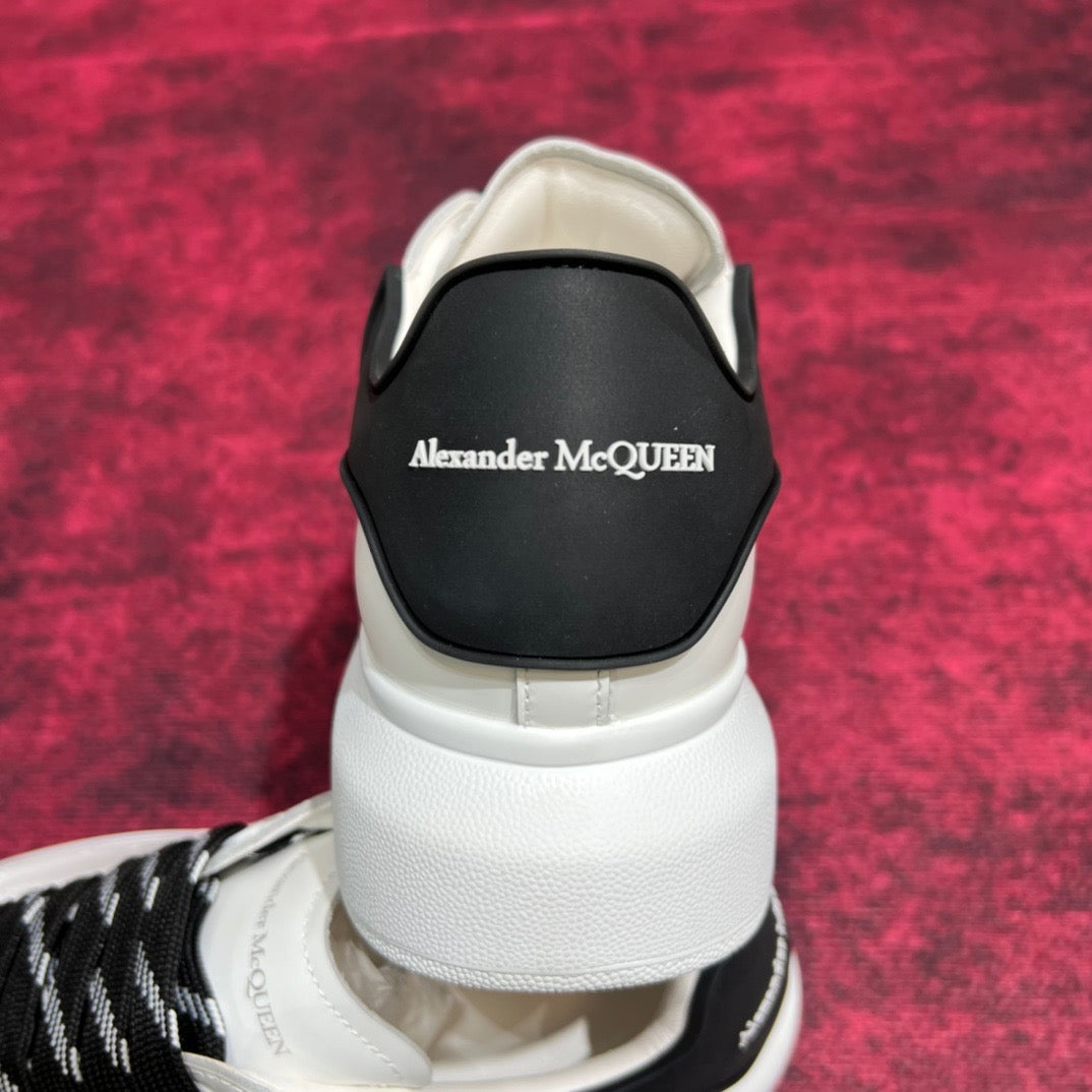 Weiße Turnschuhe