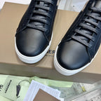 Schwarze Leder-Low-Top-Sneaker mit Kontrastsohle – Herren