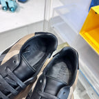Schwarze Leder-Low-Top-Sneaker mit Kontrastsohle – Herren